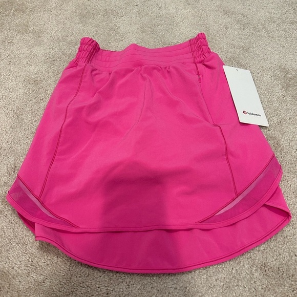 NWT Lululemon Hotty Hot HR Skirt Long Lined Sonic Pink SNCP Sz 2 - Picture 4 of 6